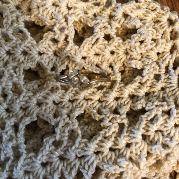 Gold ring with CZ in it - Picture 2 of 2